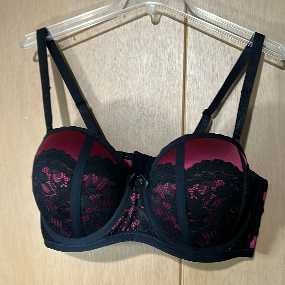 Torrid Strapless Push-Up Shine Bra 38DD Fuchsia and Black